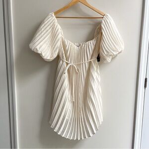 Express NWT $88 Ivory Pleated Puff Sleeve Off The Shoulder Satin Mini Dress S